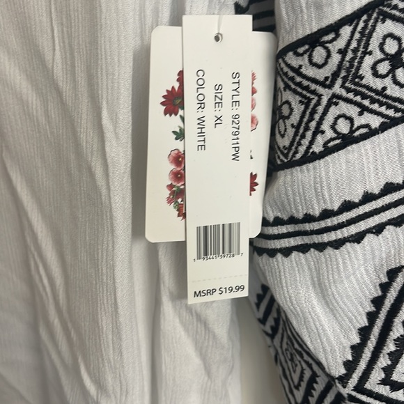NWT White & Black Tunic Style Top with Embroidery - Picture 3 of 6